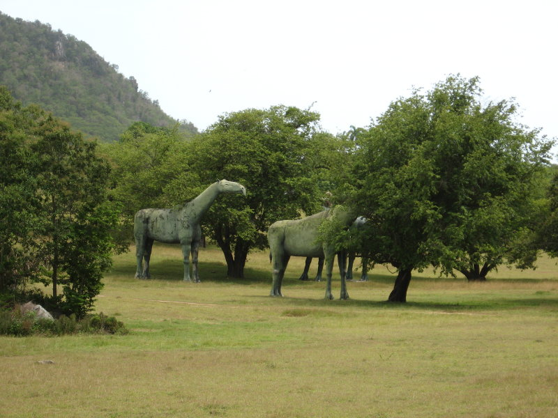 Illustration for article titled In the 1980s, Jurassic Park was built by prisoners in Cuba